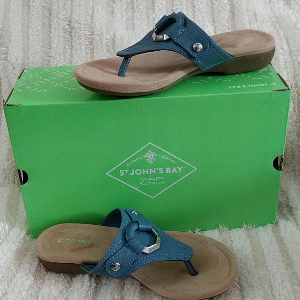 NEW Blue Thong Sandals St John Bay Cushioned Silvertone Metal Detail Womens 5.5M